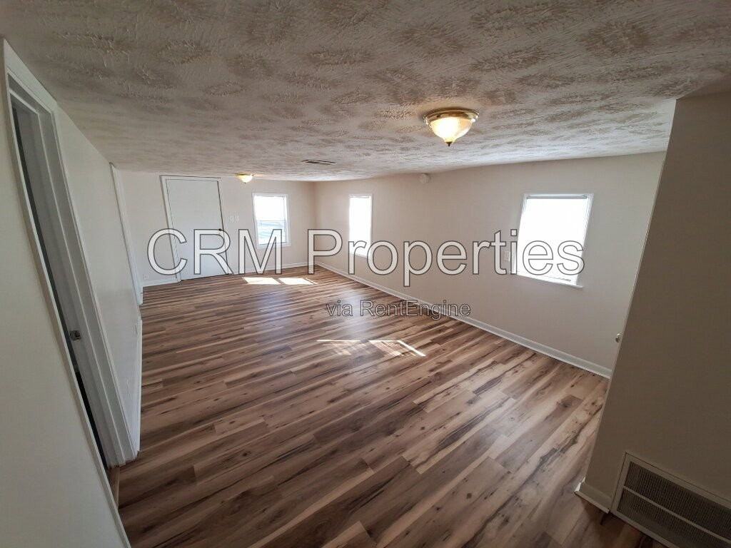 2301 N Armstrong St - Photo 2 of 23