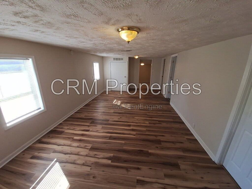 2301 N Armstrong St - Photo 3 of 23