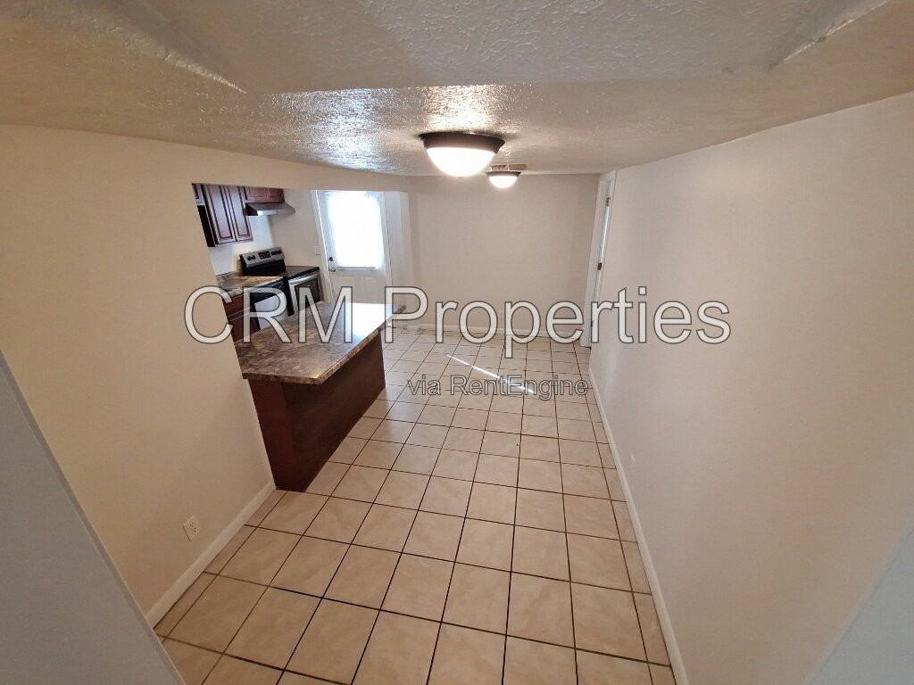 2301 N Armstrong St - Photo 4 of 23