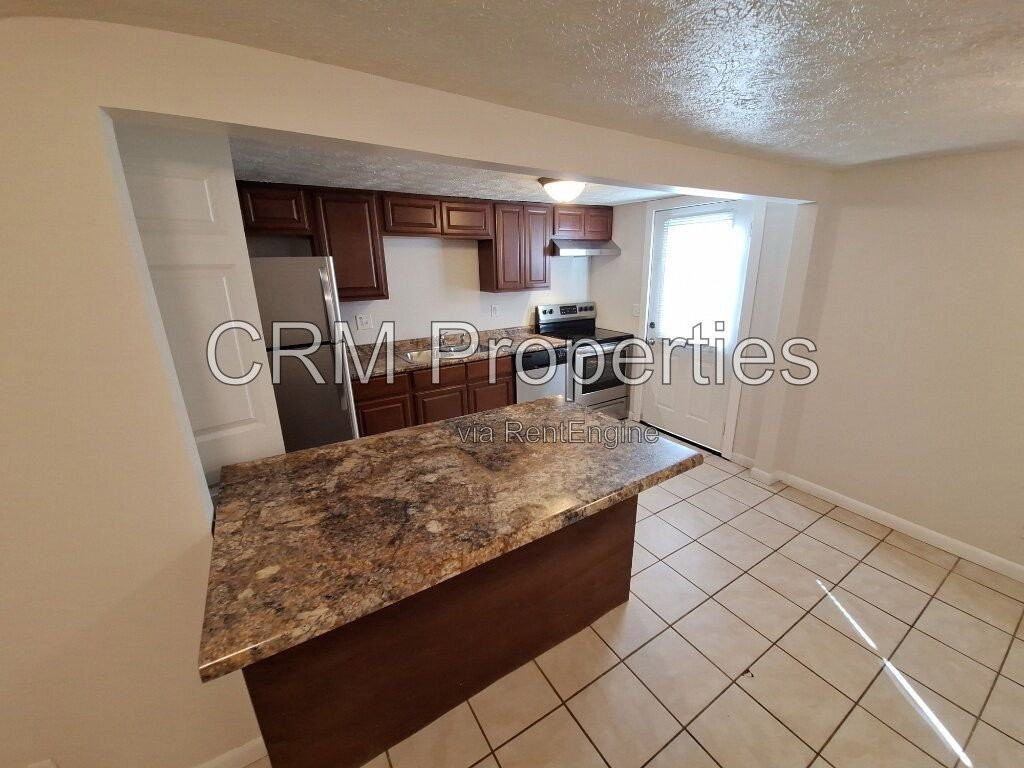 2301 N Armstrong St - Photo 5 of 23