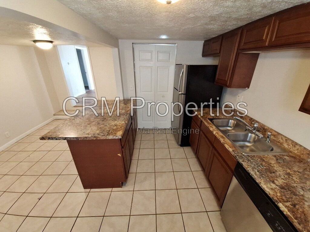 2301 N Armstrong St - Photo 6 of 23