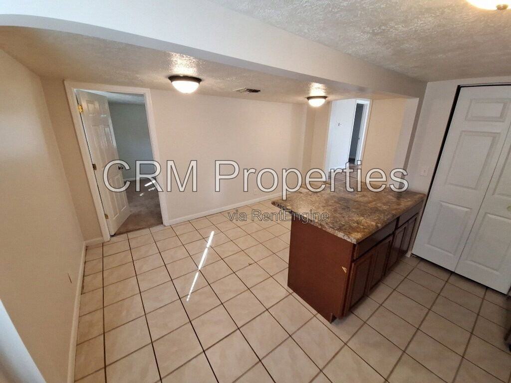 2301 N Armstrong St - Photo 7 of 23