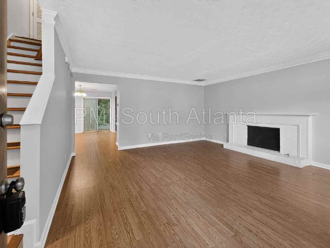 1070 Huntington Trce Se - Photo 2 of 26