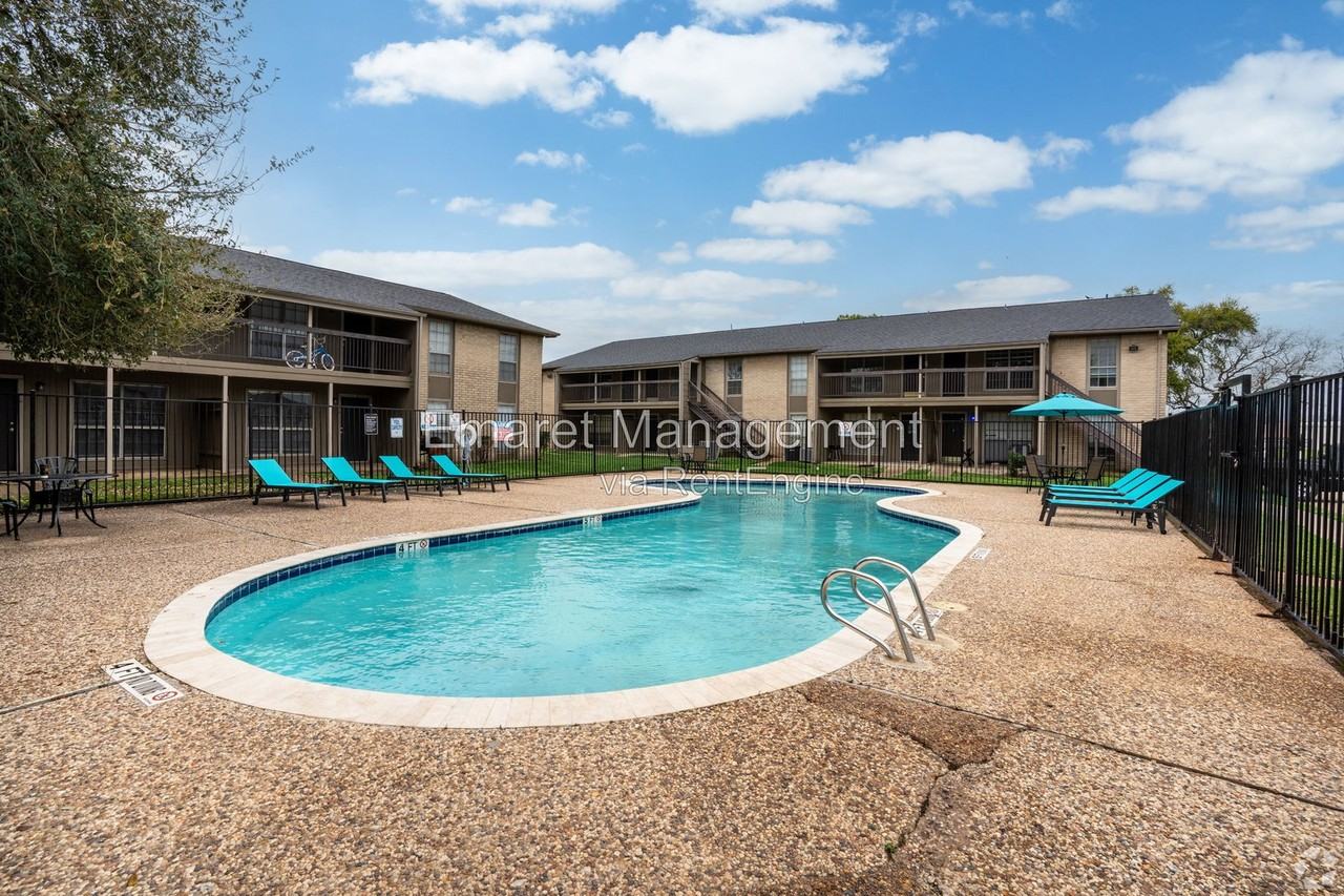 101 Hackberry St #1105 - Photo 4 of 11