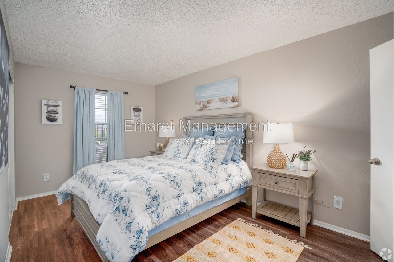 101 Hackberry St #1501 - Photo 2 of 11