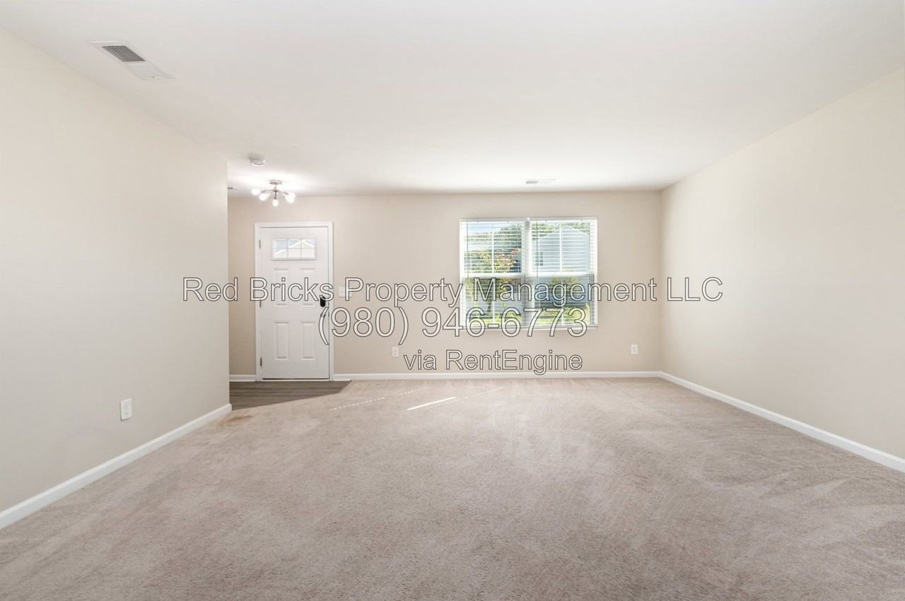 7005 Ludell Ln - Photo 7 of 32