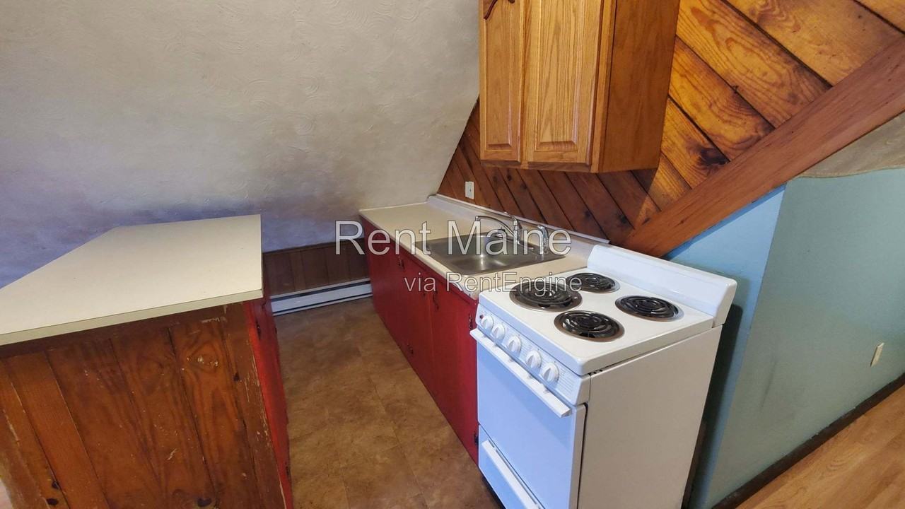 90 Clinton Ave #3 - Photo 3 of 11