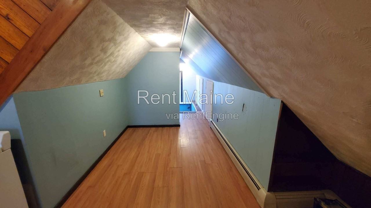 90 Clinton Ave #3 - Photo 6 of 11