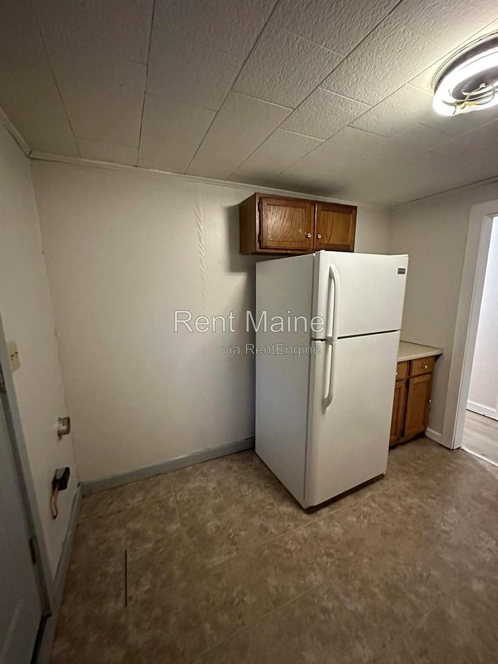 171 Riverside Dr #4 - Photo 3 of 7