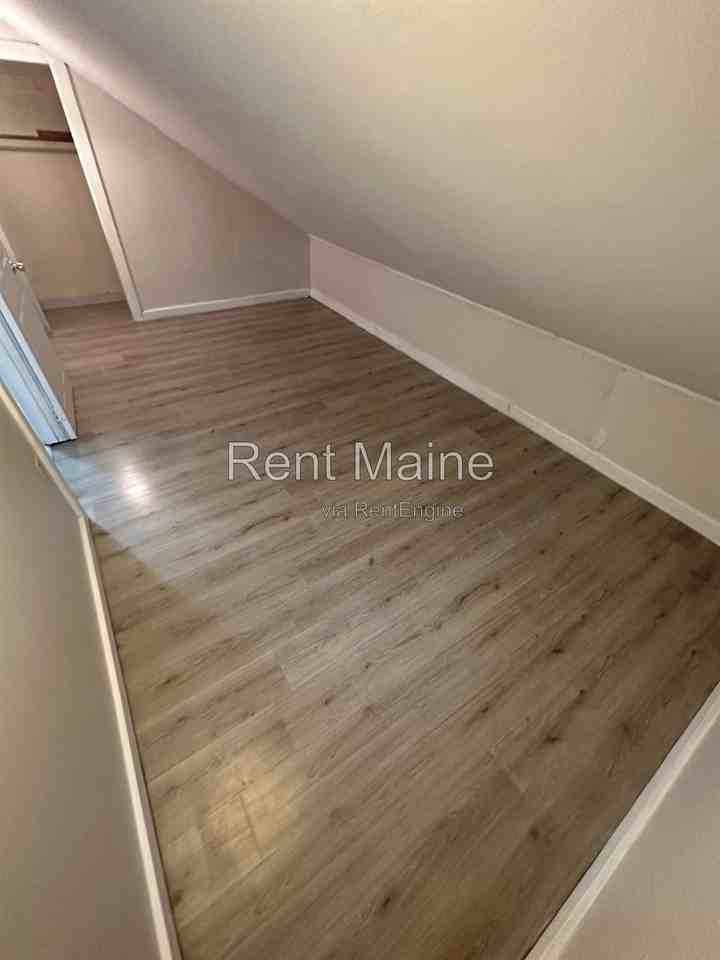 171 Riverside Dr #4 - Photo 4 of 7