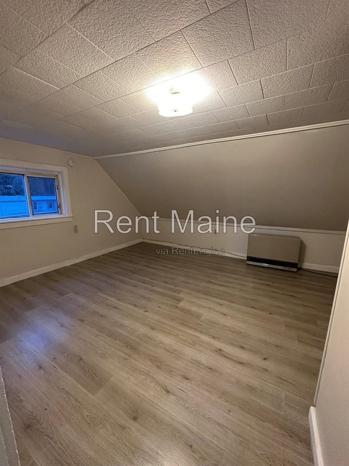 171 Riverside Dr #4 - Photo 6 of 7