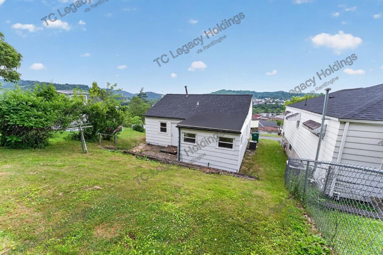 1533 Hoffman Ave - Photo 2 of 35