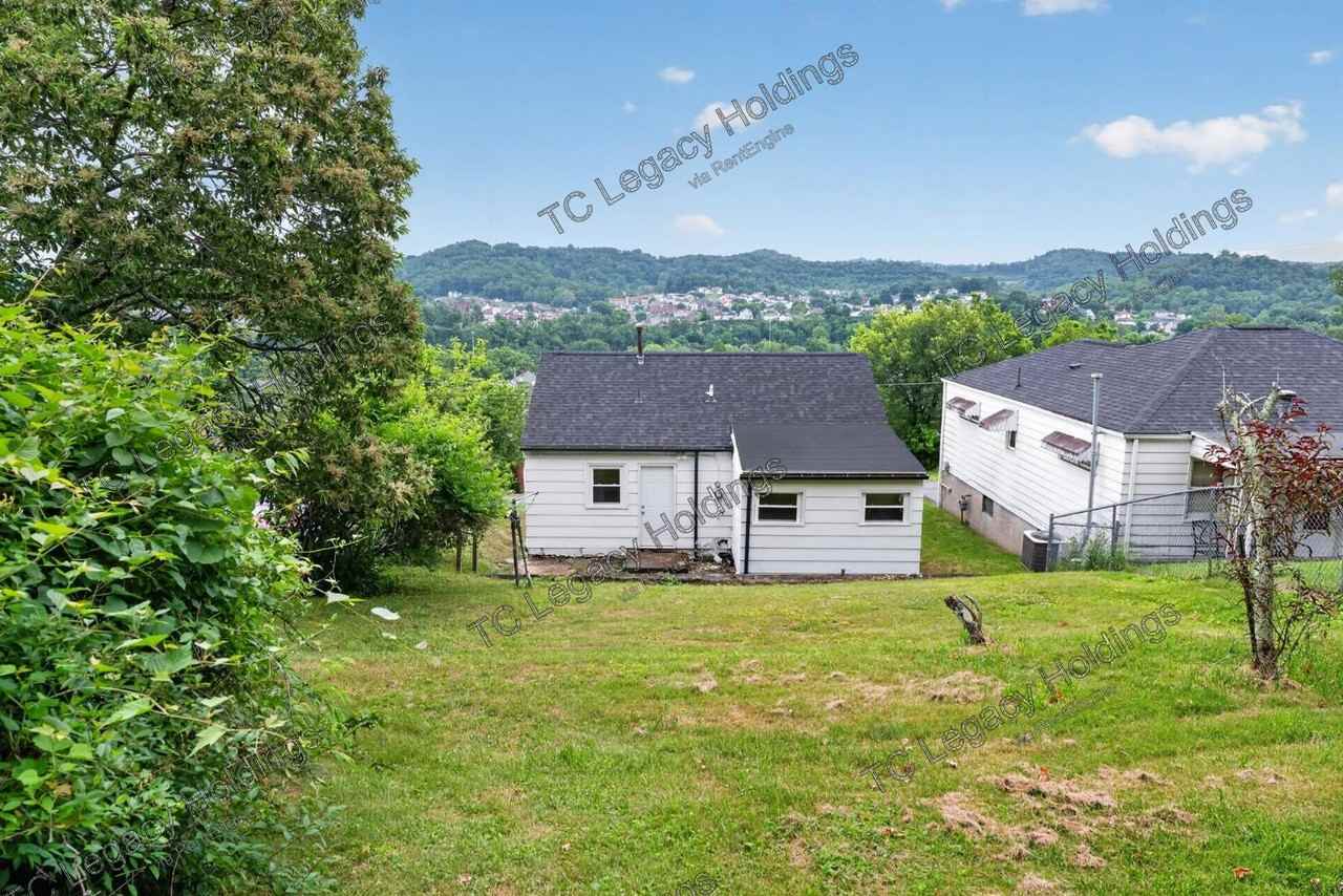 1533 Hoffman Ave - Photo 6 of 35