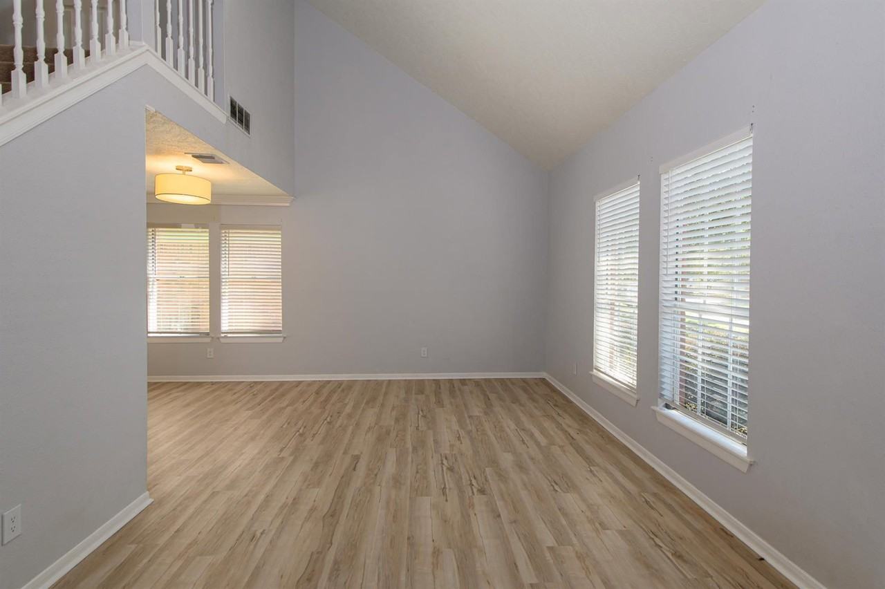 14831 Saint Cloud Dr - Photo 3 of 18