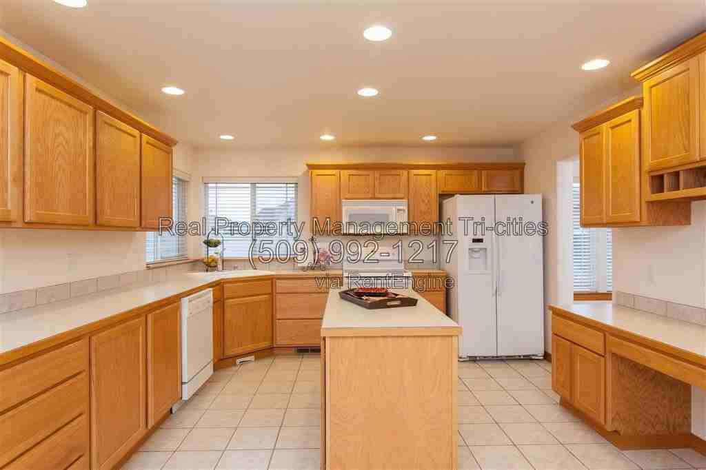 610 Meadow Hills Dr - Photo 2 of 10