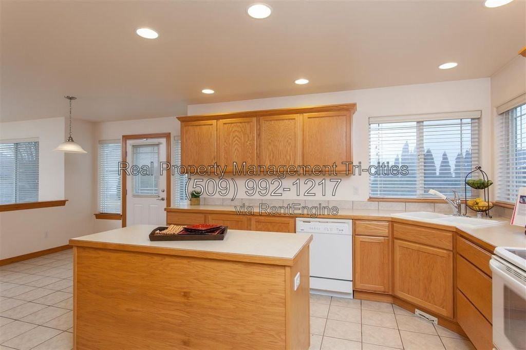 610 Meadow Hills Dr - Photo 3 of 10