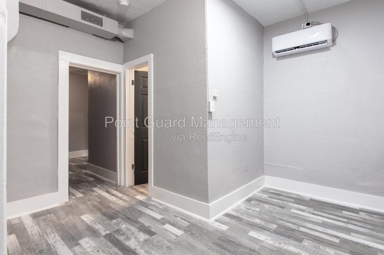 627 S Hydraulic St #1 - Photo 7 of 19