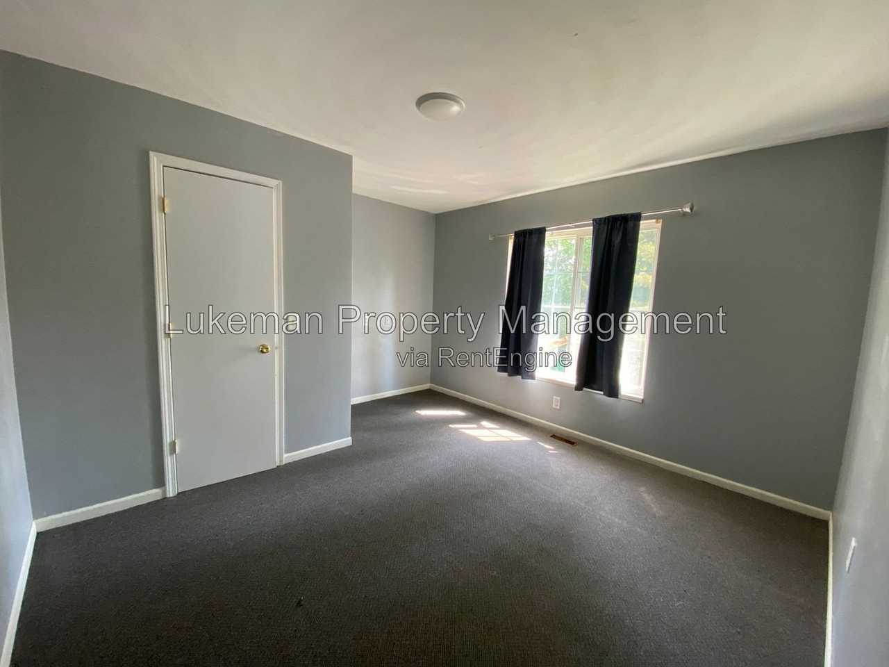 1113 Kimbark Ave - Photo 2 of 22