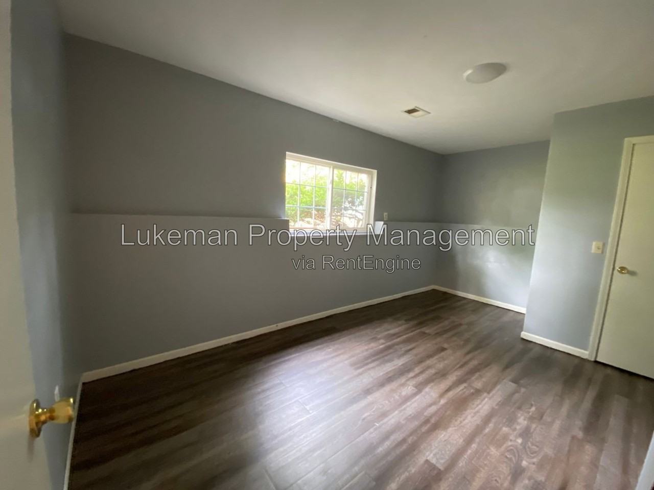 1113 Kimbark Ave - Photo 4 of 22