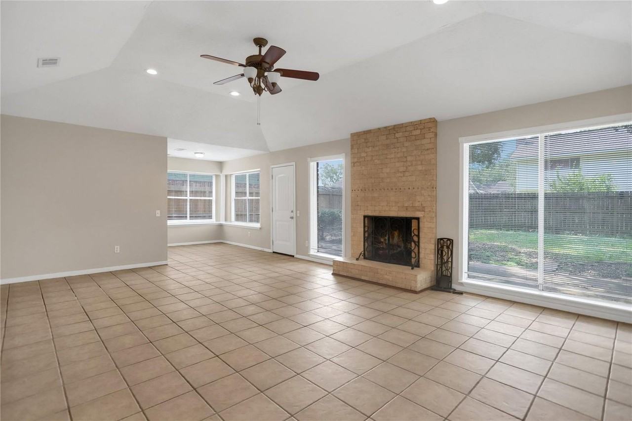 22007 Birch Valley Dr - Photo 4 of 22