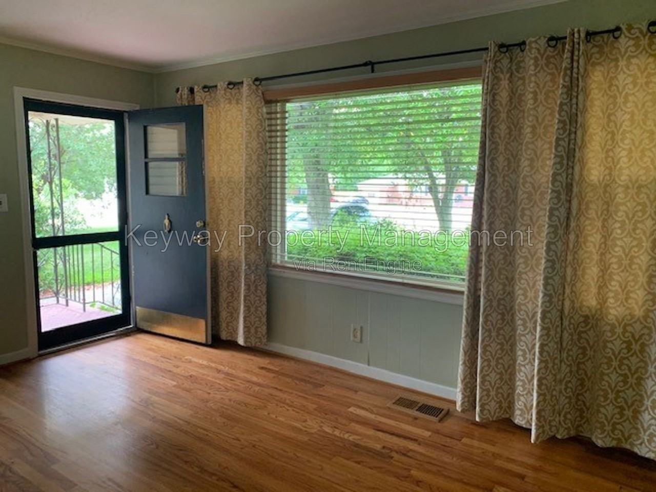 10116 Atomic Rd - Photo 4 of 20