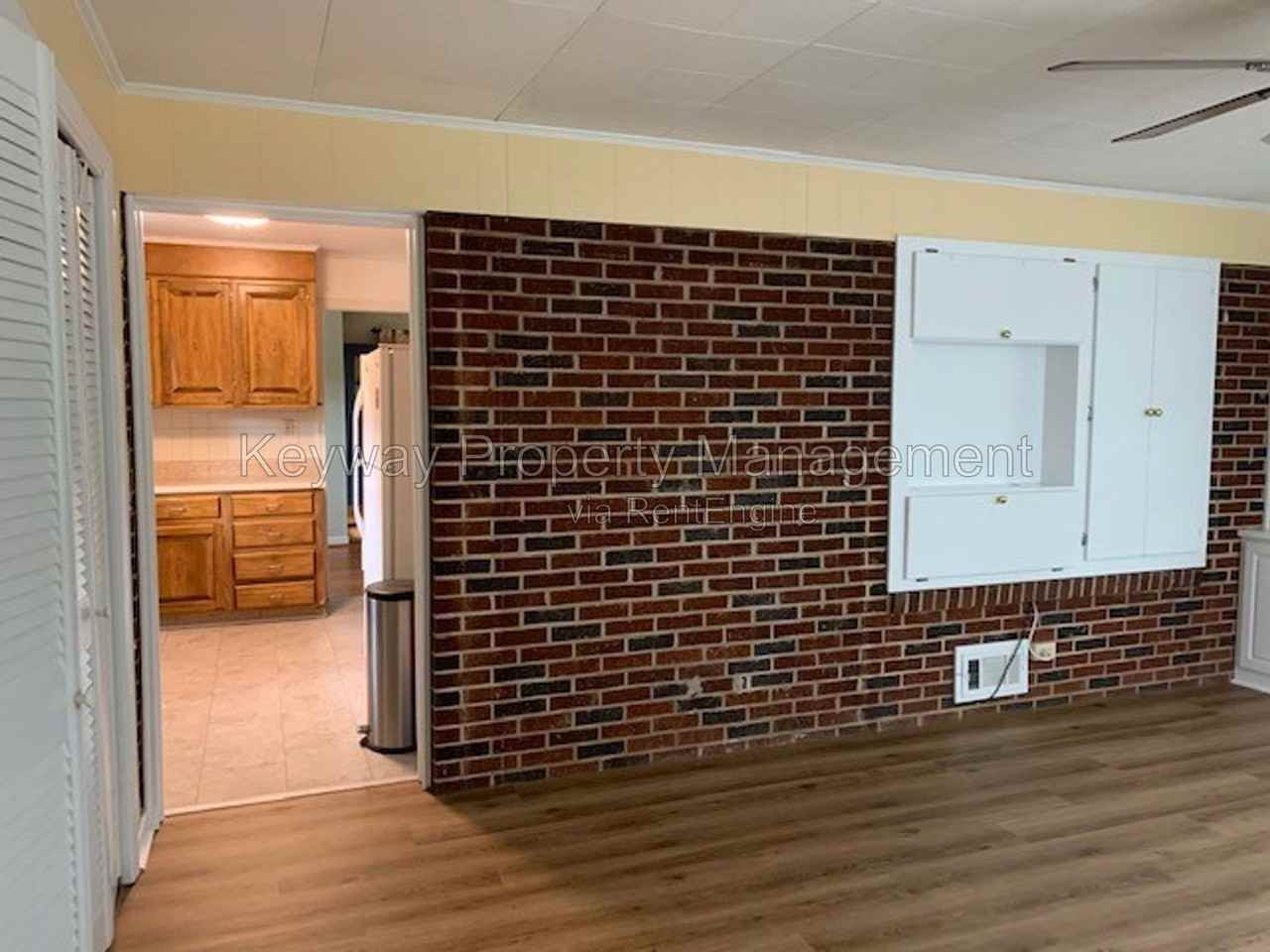10116 Atomic Rd - Photo 6 of 20