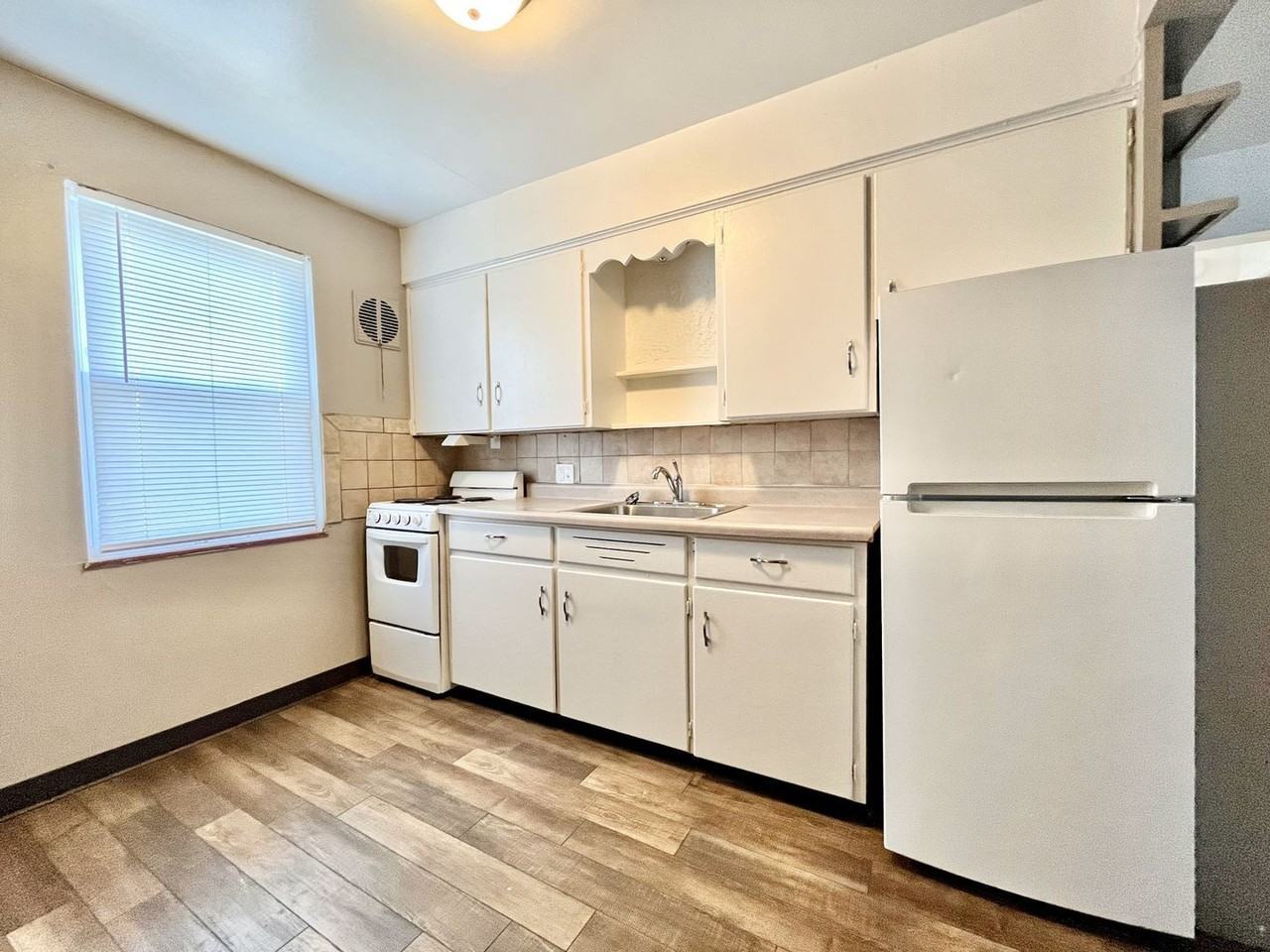 2260 Nelson Ave Se #B - Photo 5 of 15