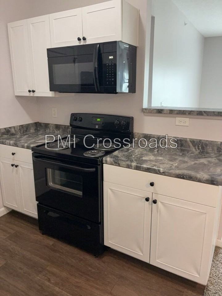 898 Taylor Station Rd #898-304 - Photo 3 of 27