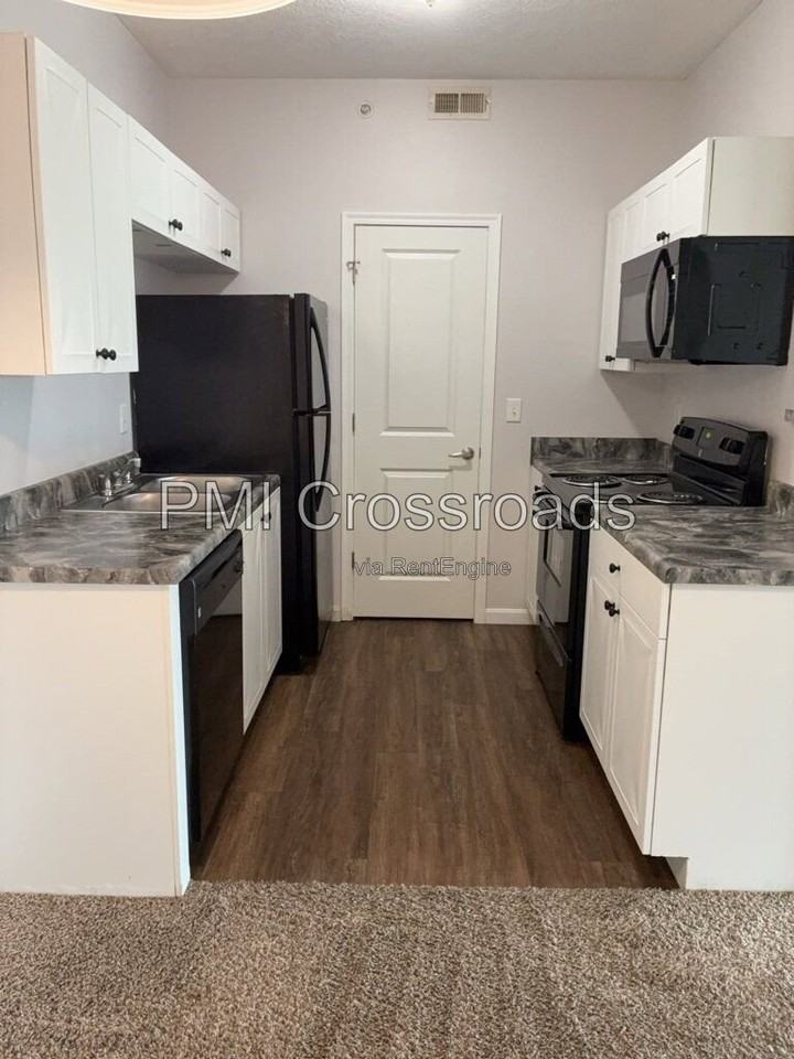 898 Taylor Station Rd #898-304 - Photo 5 of 27