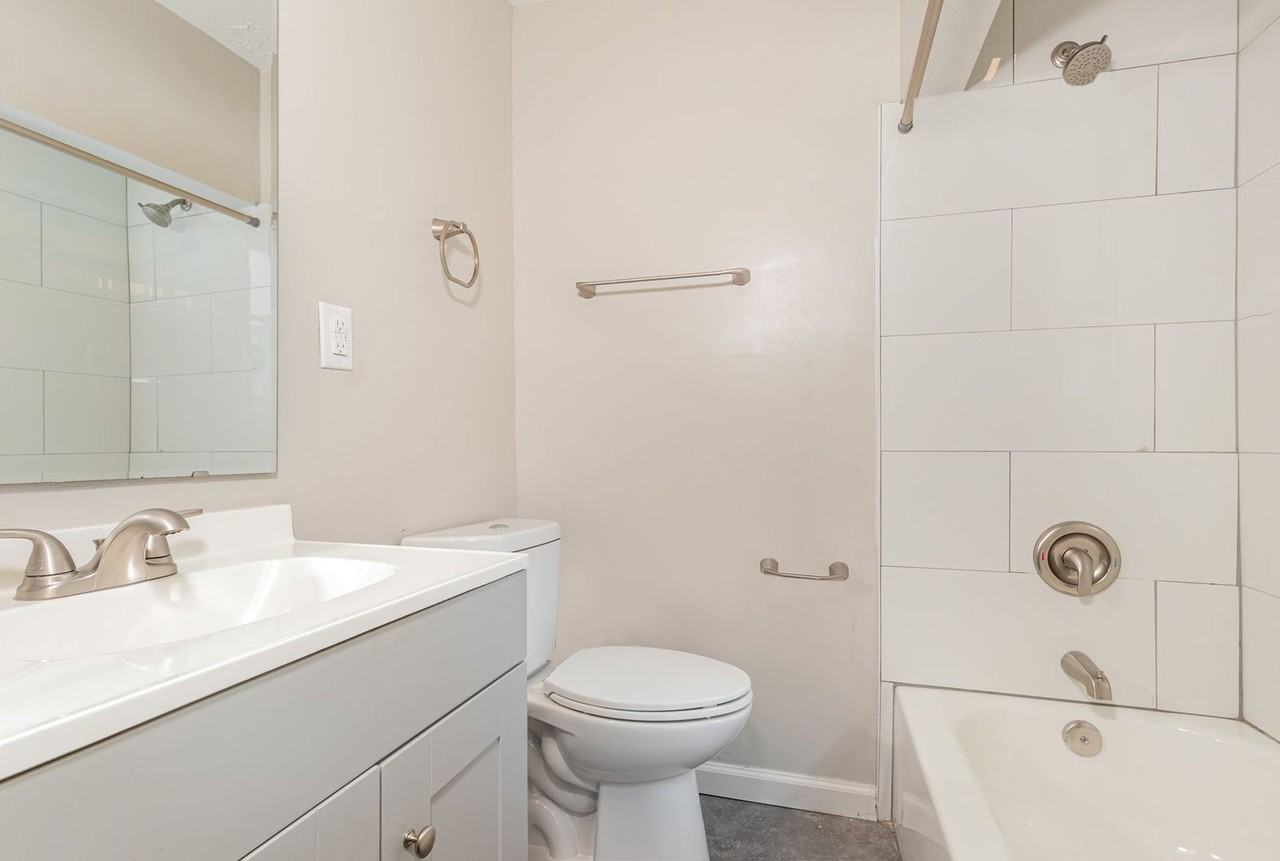 4220 Webster Ave #7 - Photo 6 of 8