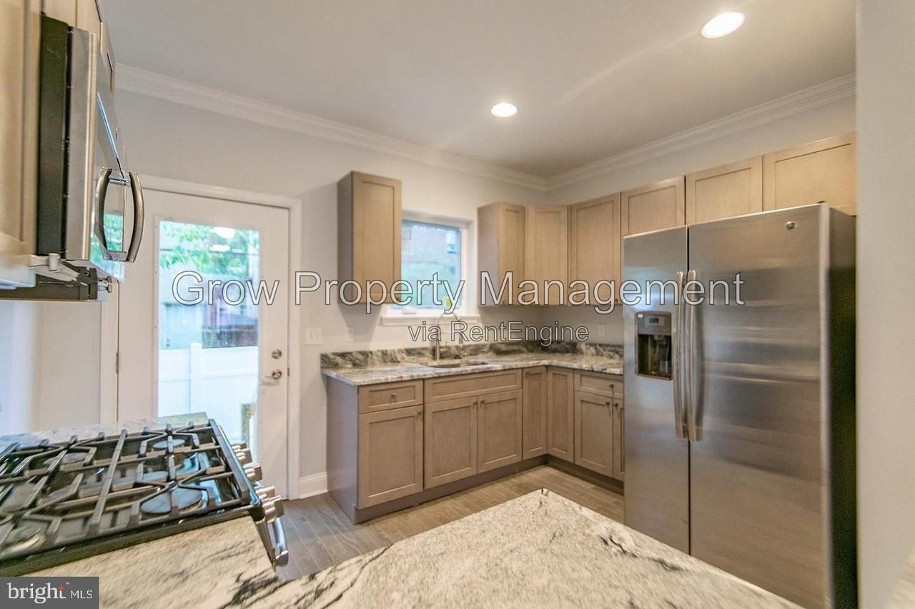 1917 Watkins St - Photo 2 of 16
