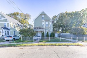 featured image of 210 Noble St