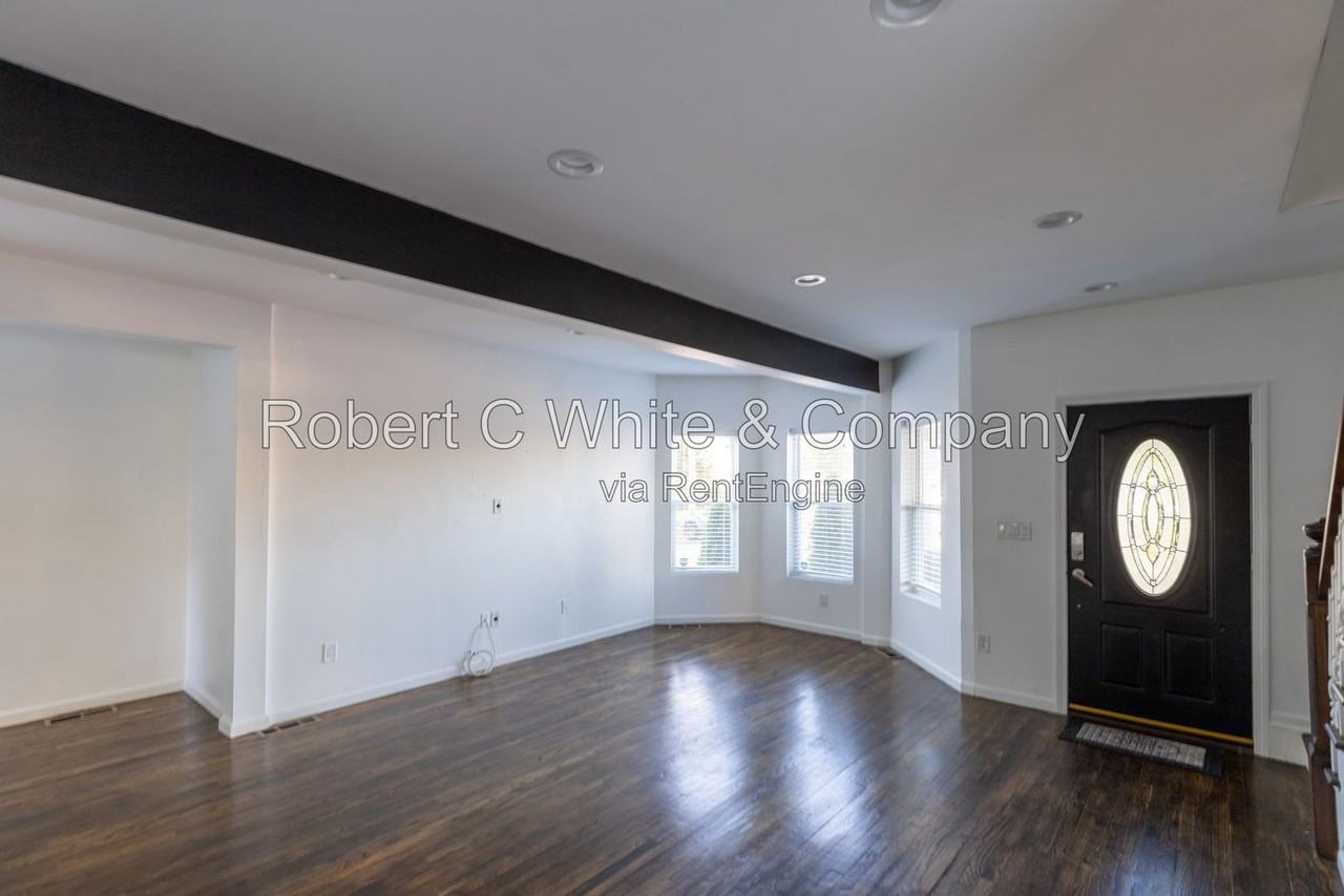 210 Noble St - Photo 7 of 24