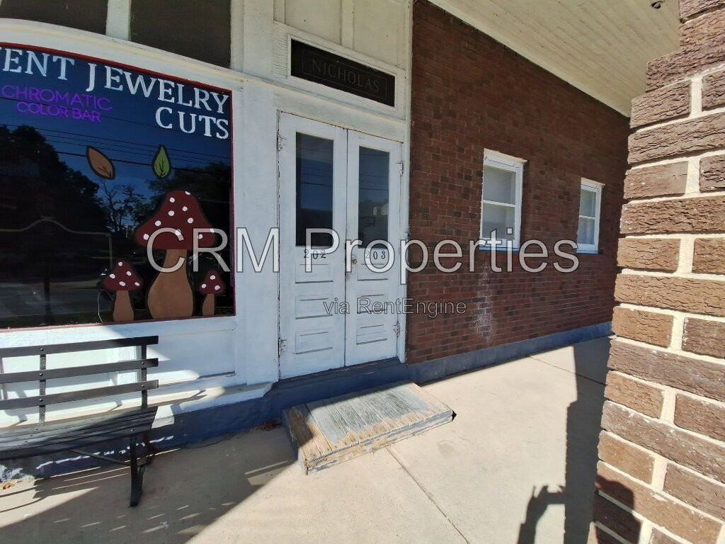 201 N Philips St #202 - Photo 2 of 21