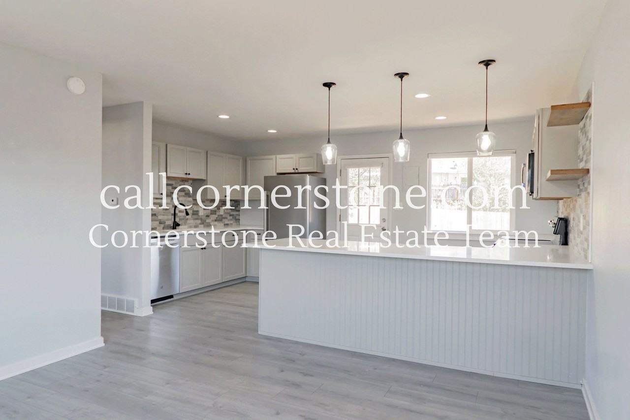 935 Hayden Dr - Photo 3 of 19