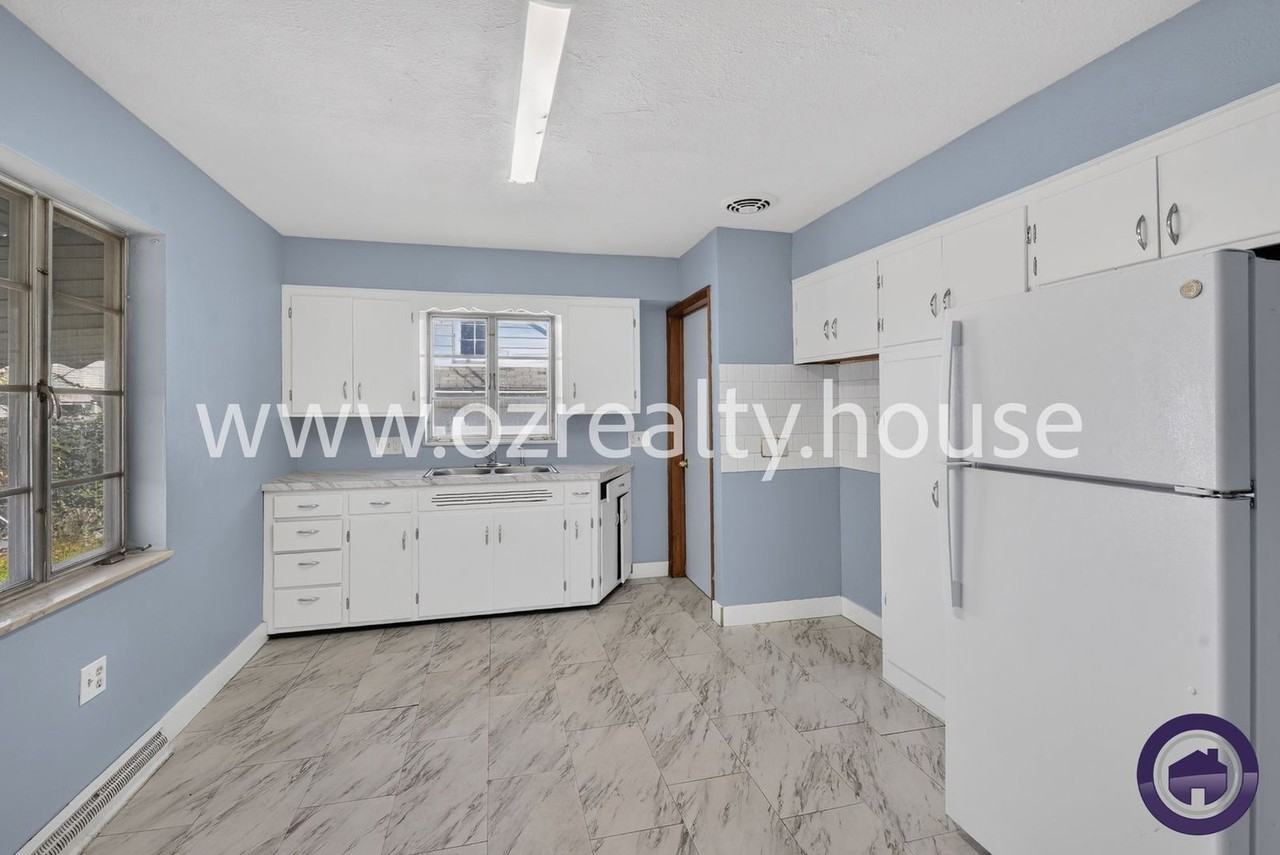 1758 Giant St - Photo 7 of 17