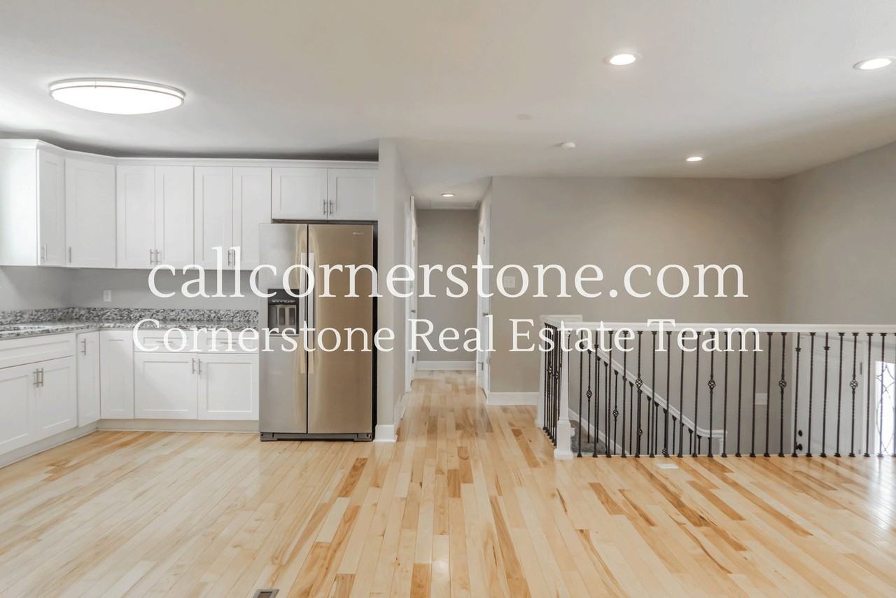 2215 N Chelton Rd - Photo 4 of 31