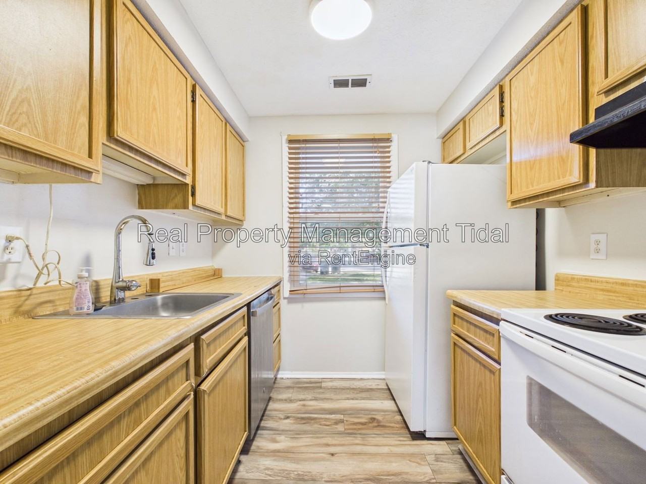 1313 Vanasse Ct - Photo 4 of 13
