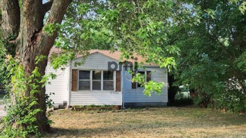 featured image of 1561 W Hunt St