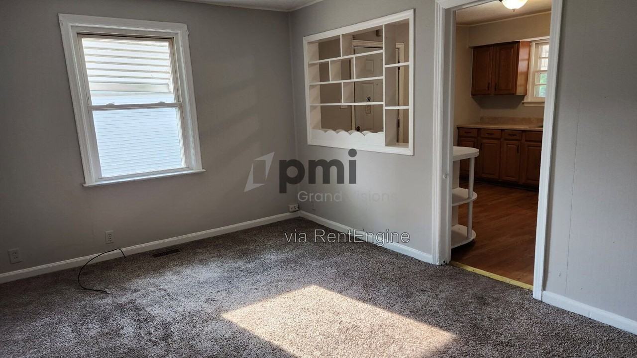 1561 W Hunt St - Photo 4 of 9