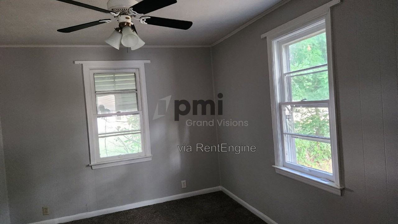1561 W Hunt St - Photo 6 of 9