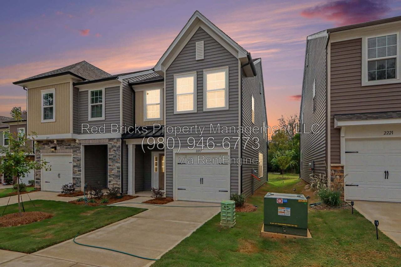2217 Gladwyne Pl - Photo 3 of 21