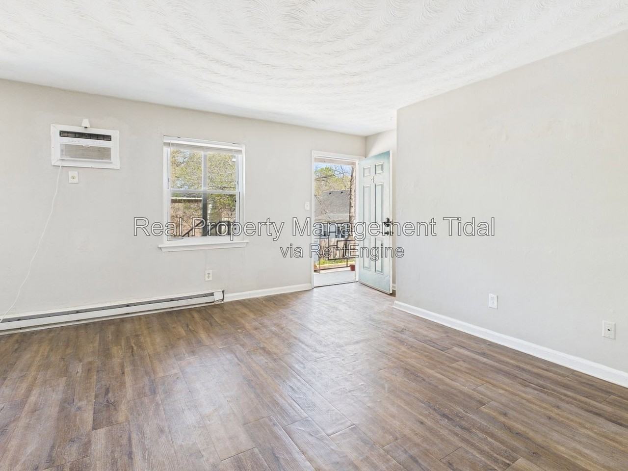 6255 Alexander St #4 - Photo 3 of 16