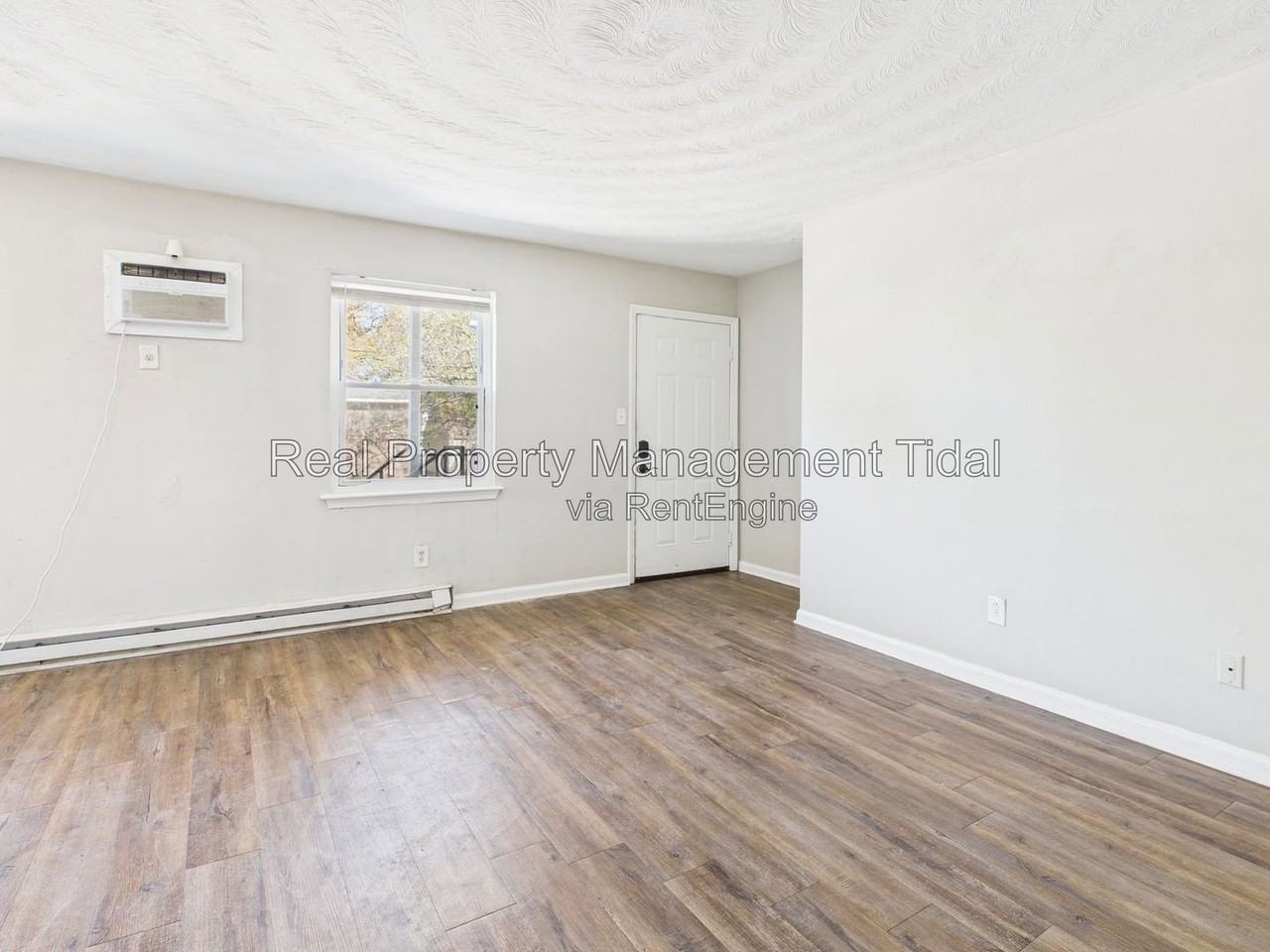 6255 Alexander St #4 - Photo 4 of 16