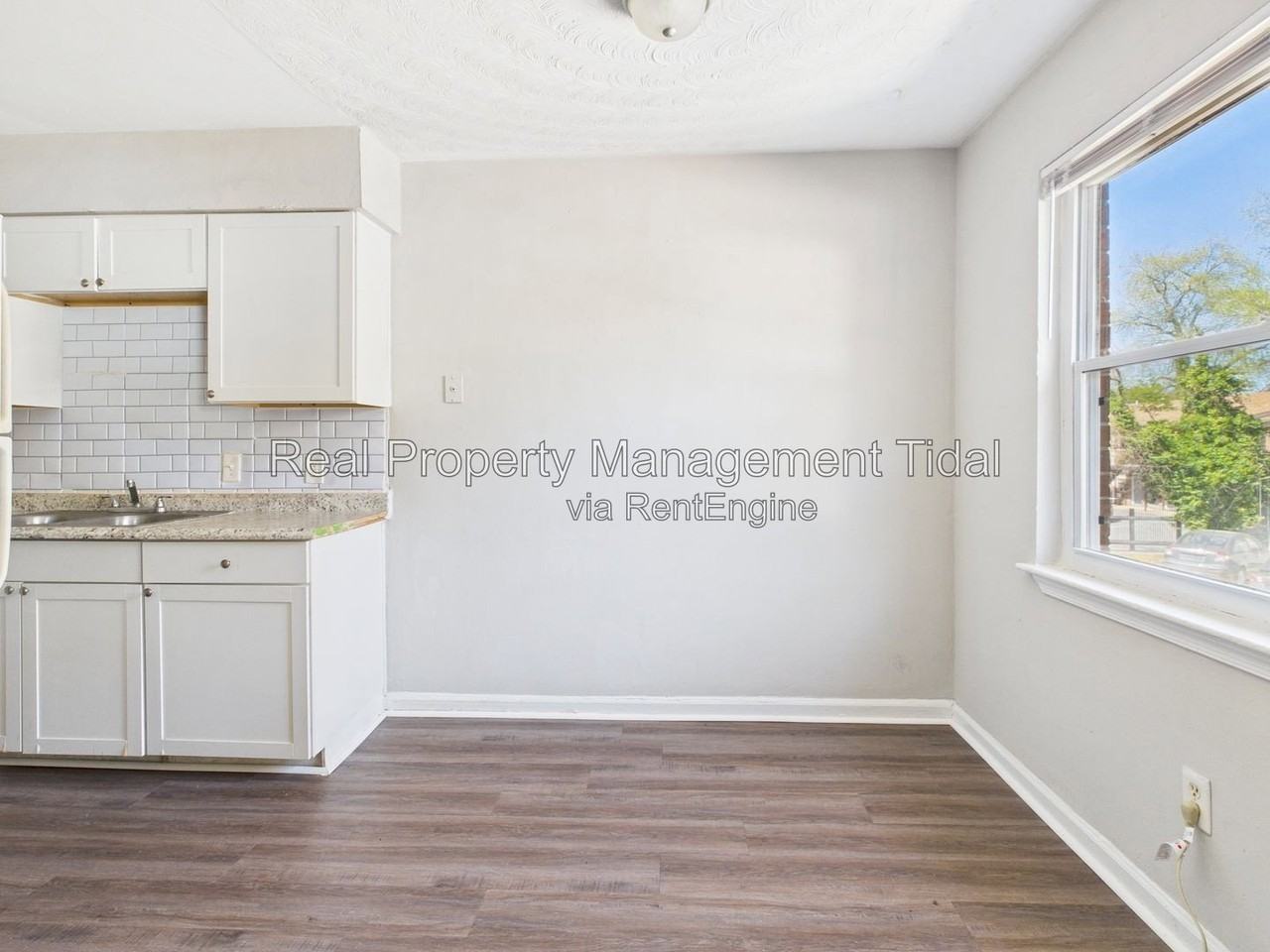 6255 Alexander St #4 - Photo 5 of 16