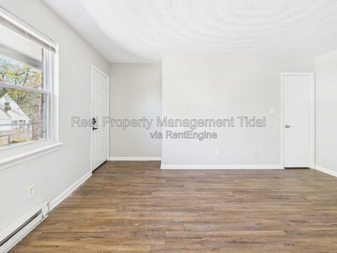 6255 Alexander St #4 - Photo 6 of 16