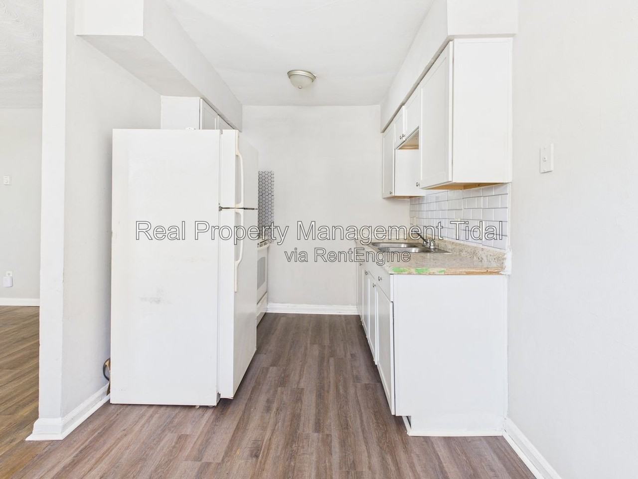 6255 Alexander St #4 - Photo 7 of 16