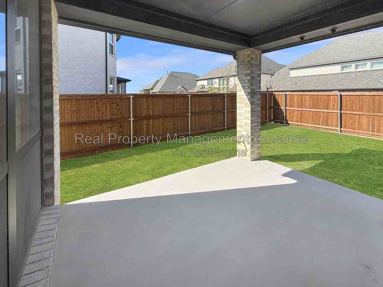 3320 Lacebark Ln - Photo 2 of 24