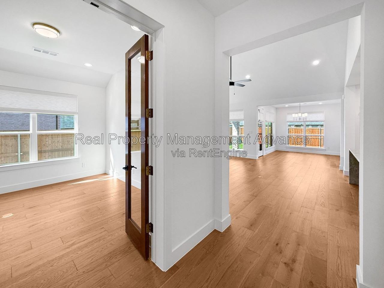 3320 Lacebark Ln - Photo 4 of 24
