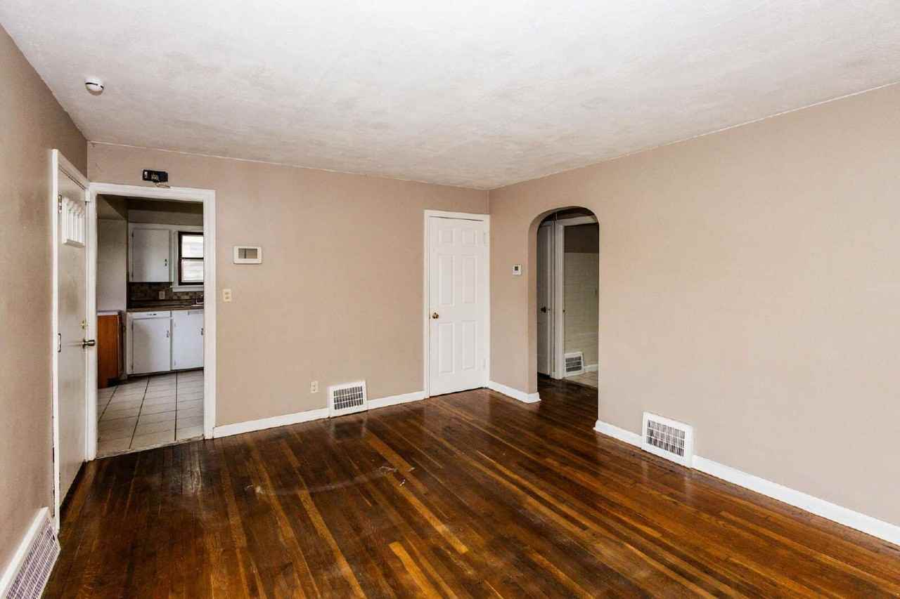 4505 W 150th St - Photo 4 of 18